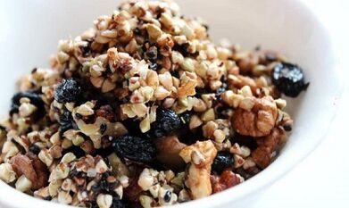 griķi ar žāvētiem augļiem svara zaudēšanai